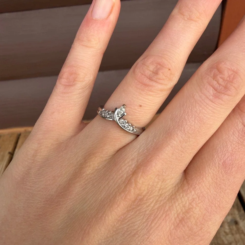 Chevron Tiara Crown Ring Women Size 7 Silver Tone Rhinestone V-Shape